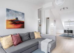 Citykoti Downtown Apartments - Helsinki - Living room