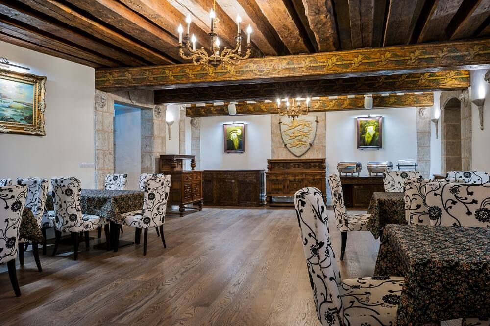 Three Crowns Residents - טאלין - מסעדה