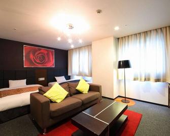 The Paradise Garden Sasebo - Sasebo - Living room