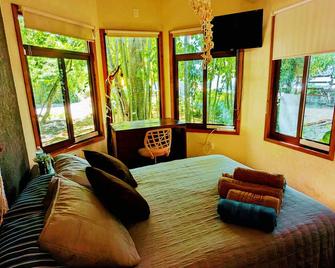 Free pet-friendly nice Cabin/Wifi/AC/Kitchen/Grill - Zihuatanejo - Bedroom