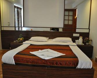 Hotel Panorama - Mahabaleshwar - Bedroom