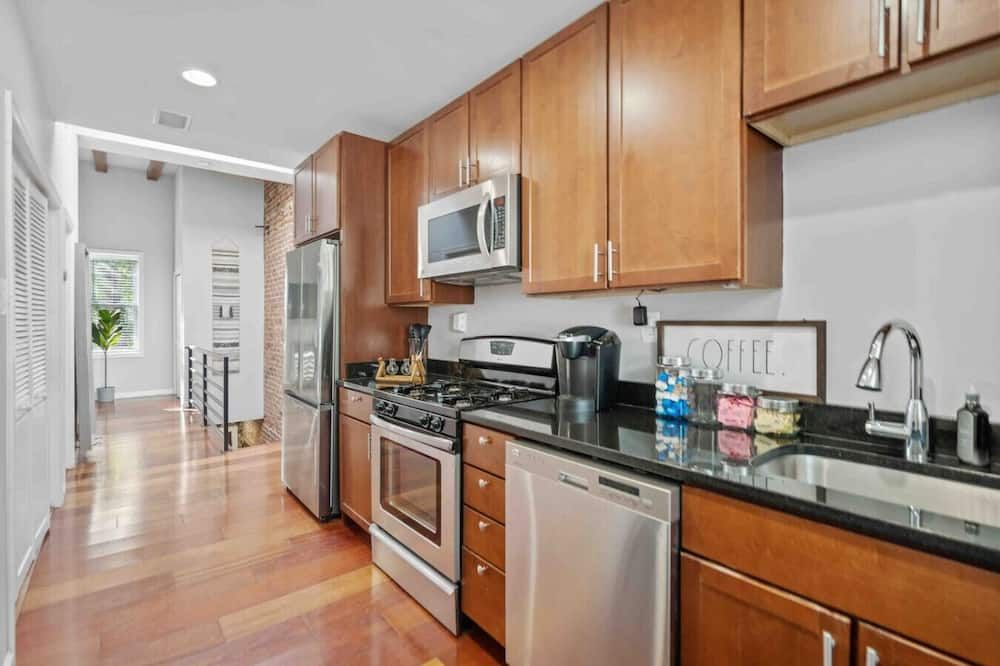 Perfect Location! Stylish Condo Steps Away from Nationals Stadium and Navy Yard in DC's Southwest Gem - واشنطن د.ك. - مطبخ