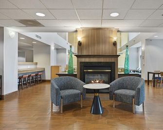 Hampton Inn & Suites Madera - Madera - Area lounge