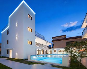 Xiaolu Chenke Peninsula Vista Homestay (Wanning Shimei Bay Shenzhou Station Branch) - Wanning - Building