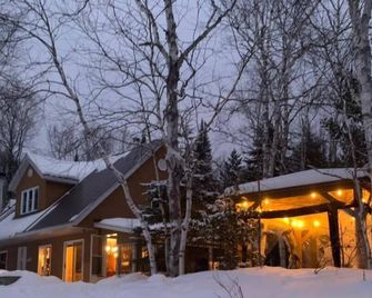 Chalet l'Oasis plage et spa creusé privé - Saint-Alexis-des-Monts - Bâtiment