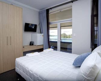 Lakes and Ocean Hotel Forster - Forster - Bedroom