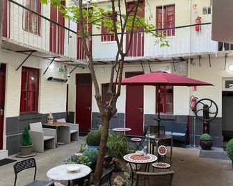 Hotel Chevallier - Levallois-Perret - Patio