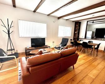 Coopers House Hakuba - Hakuba - Wohnzimmer