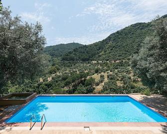 Azienda Agrituristica Le Puzelle - Santa Severina - Piscina