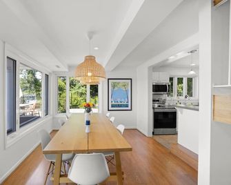 Waterfront Retreat in Riva· Pool, Pier & Kayaks · Sleeps 9 · 15 Min to Annapolis - Annapolis - Spisestue