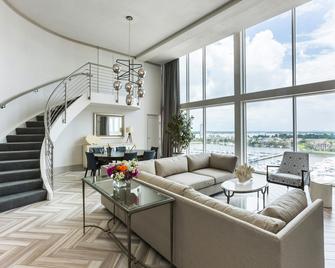 South Shore Harbour Resort and Conference Center - League City - Living room