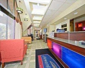 Howard Johnson by Wyndham Clifton NJ - Clifton - Recepción