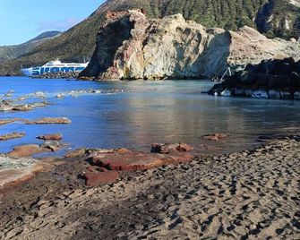 Il Caimano B & B, con piscina gratuita dal 18 Luglio al 30 Agosto - Vulcano