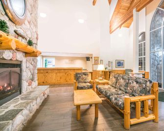 Baymont by Wyndham Baxter/Brainerd Area - Baxter - Wohnzimmer