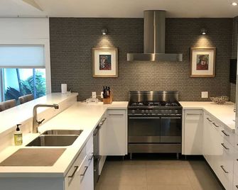 Lux accommodations, close to everything! - Fort Lauderdale - Cocina