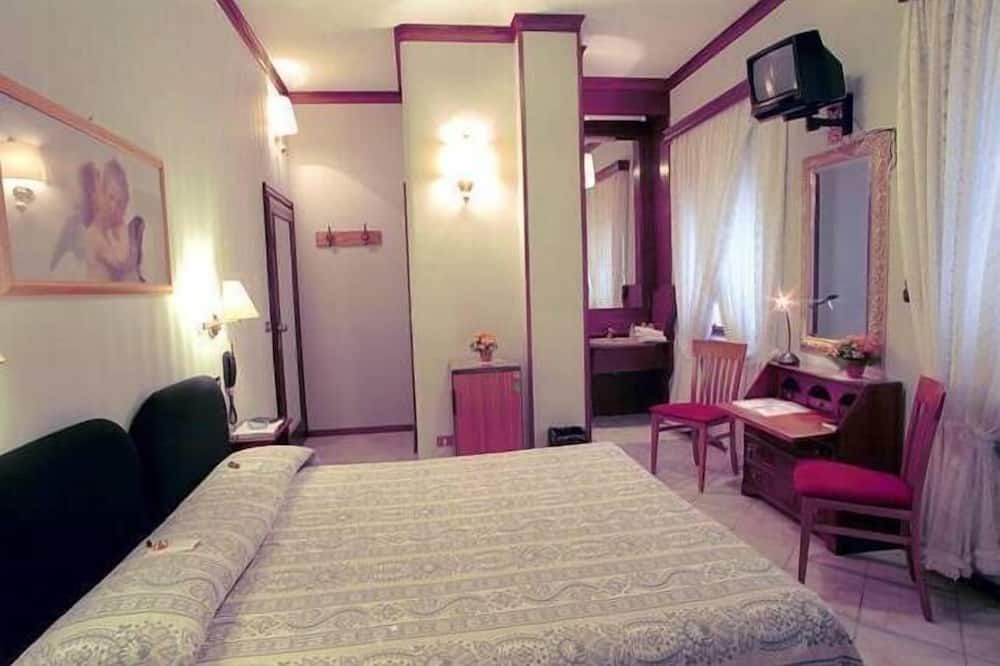 Hotel Italia - מנטואה - חדר שינה