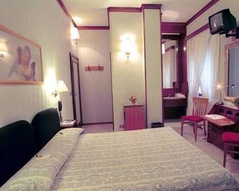 Hotel Italia - Mantua - Habitación