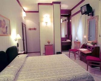 Hotel Italia City Center - מנטואה - חדר שינה