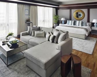 Mövenpick Hotel & Apartments Bur Dubai - Dubai - Living room