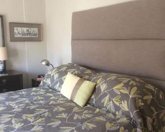 Duncan St Retreat Stay in a 2 Bedroom Flat in Sunny Noe Valley - San Francisco - Bedroom