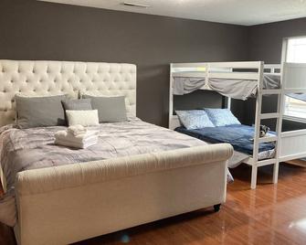 Large Independence House for Families & Groups - Independence - Bedroom