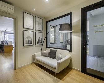 Ola Living Hostal Diagonal - Barcelona - Living room