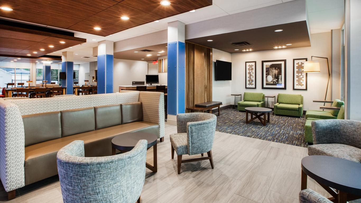 Holiday Inn Express & Suites Atlanta N - Woodstock