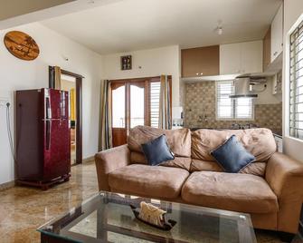 Cosy Penthouse With High Speed Wifi-Ups - Bengaluru - Living room