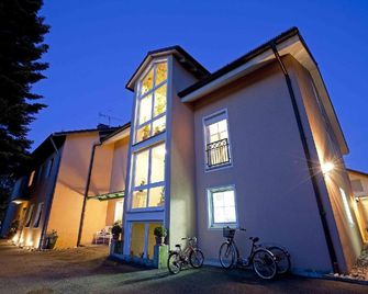 Gästehaus Guggenberger - Höhenkirchen-Siegertsbrunn - Building