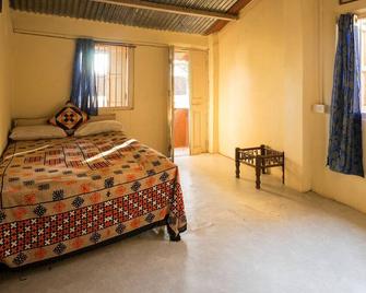 Matheran Bungalow, a Homestay - Matheran - Bedroom
