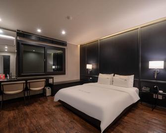 Samcheonpo Ocean motel - Sacheon - Habitación