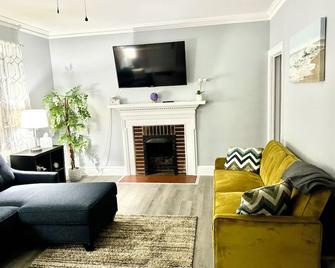 Tranquility Cottage - Anderson - Sala de estar