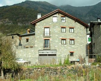 Apartamentos Estop - Sahún - Edificio