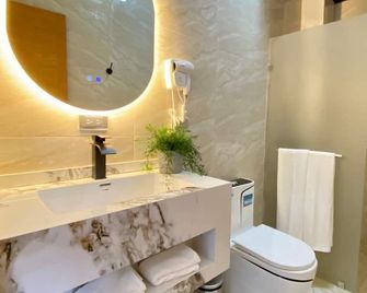 Rig Colonial Experience - Santo Domingo - Bathroom