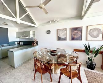 Waterfront U4 - Panoramic Ocean & River Views Centrally Located -Luxury Multi-level Accommodation - Kalbarri