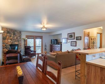 Cozy Grand Lake Condo - 30 Night Minimum Lease - Grand Lake - Sala de estar