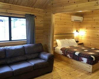 Lakewood Park Campground - Luxury Cabin - Barnesville - Bedroom