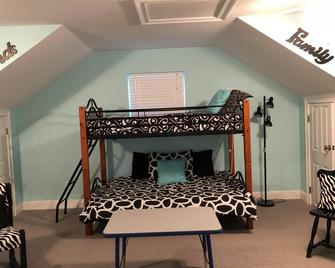 Crusin The Coast! Waterfront Home - Fish, Boat, Bbq, Sit Back, Relax & Enjoy! - Escatawpa - Bedroom