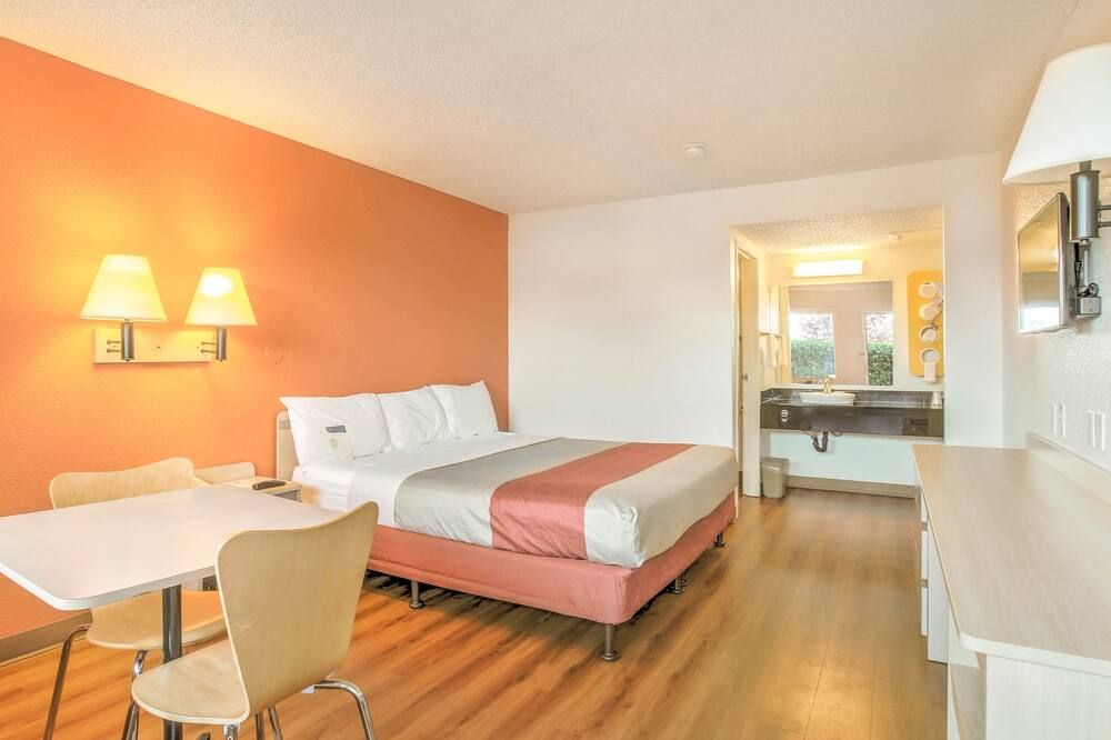 موتل 6 مدفورد، أوريجون - نورث