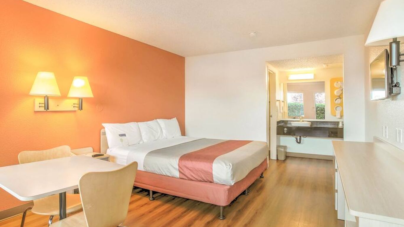 Motel 6 Medford North