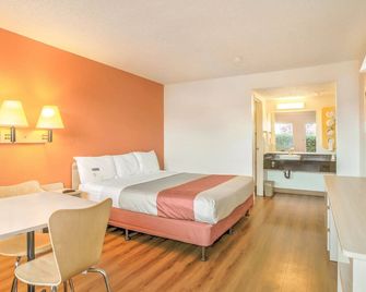 Motel 6 Medford North - מדפורד - חדר שינה