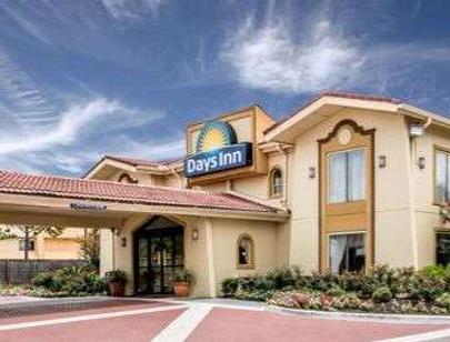 Days Inn by Wyndham Houston - Houston - Building
