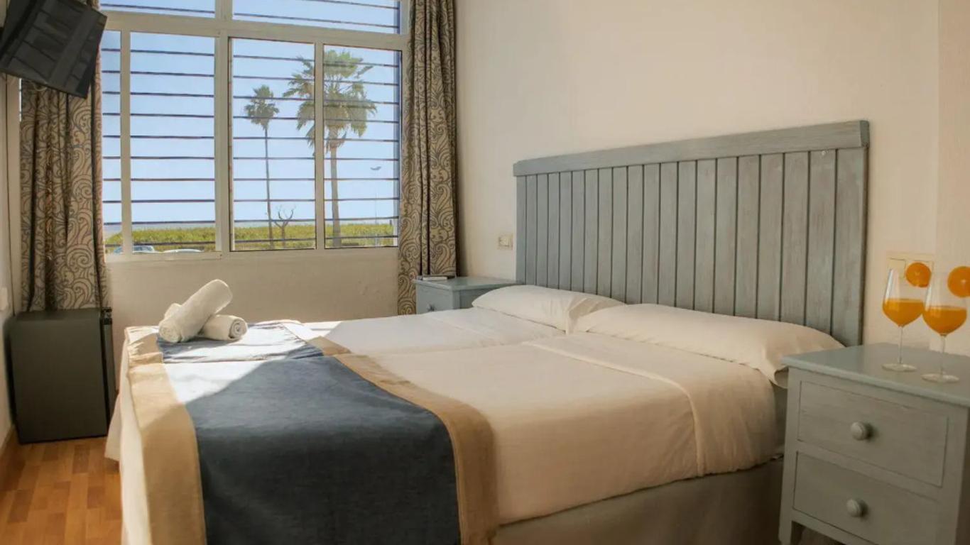 Hotel Playa Conil - Beachfront Studios & Suites