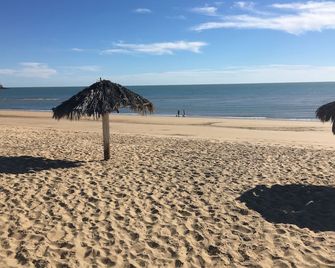 2 Bedroom, 1 bath one block to the best beach and a short walk to the Malecon. - San Felipe - Beach