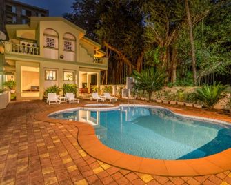 Gaur Opulent - Candolim - Uima-allas