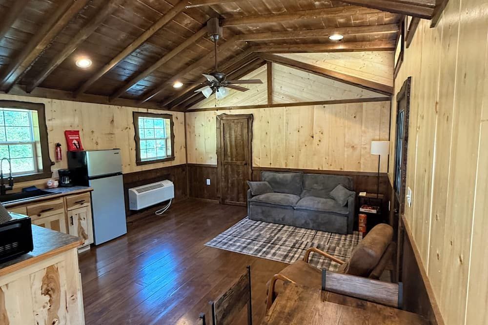 Cozy 1-bedroom cabin in Tyrone, Pa. Close to several of the finest streams in Pa