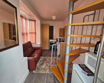 Available rooms at Buckingham road - Doncaster - Living room