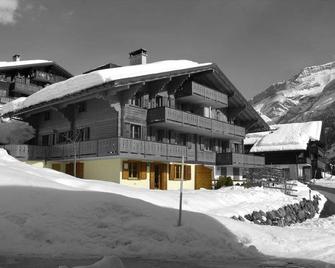 Bright apartment with beautiful views of the mountains and village - Ormont-Dessus - Building