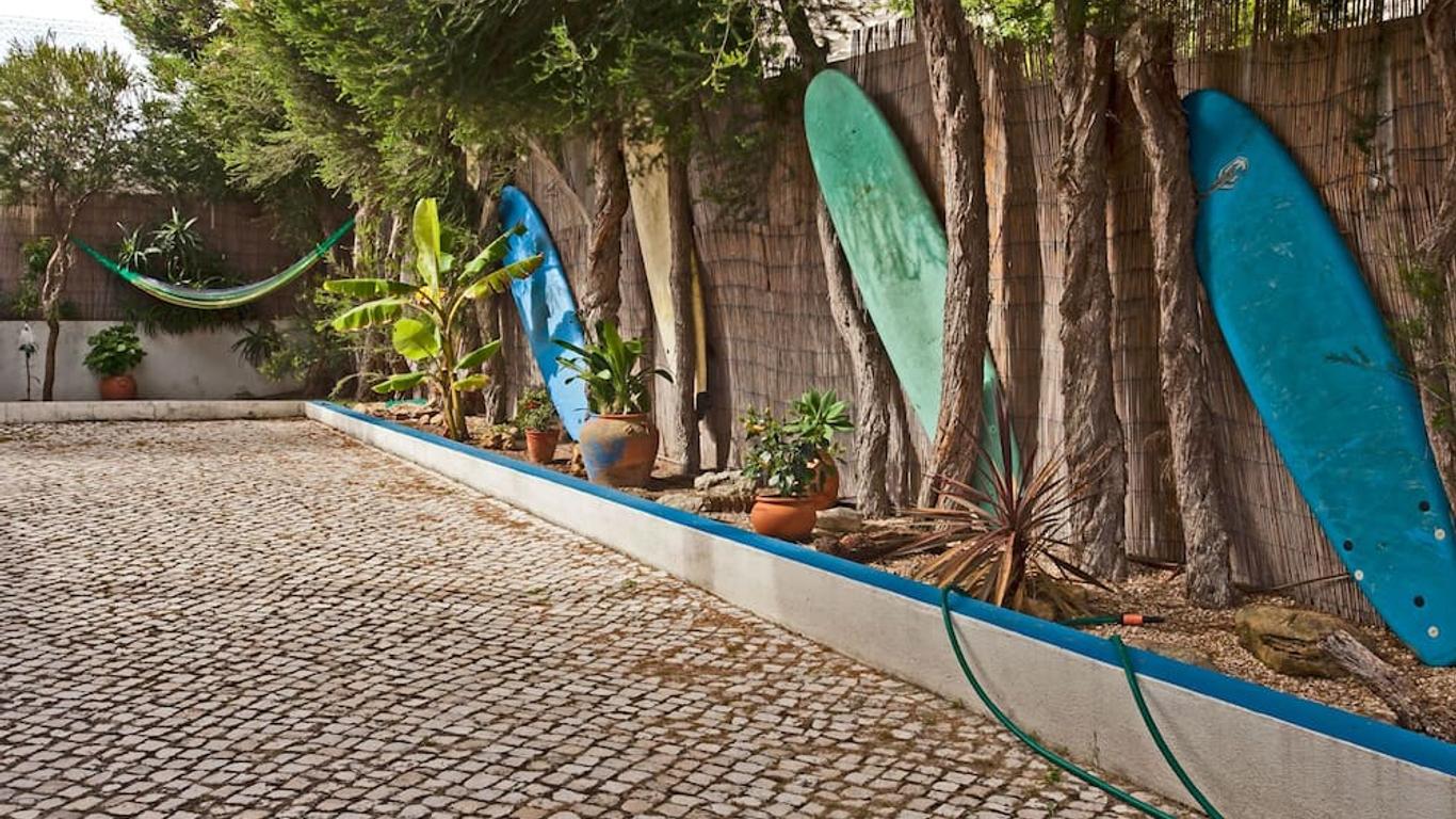 Ericeira Chill Hill Hostel & Private Rooms