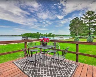 Cozy Cottage on South Long - Brainerd - Patio